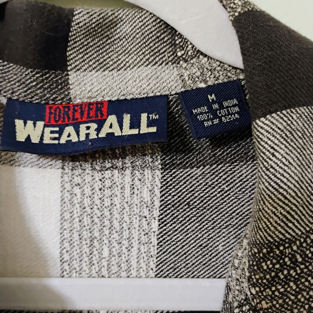 Black and White Plaid Button-Up Shirt - Picture 3 of 9